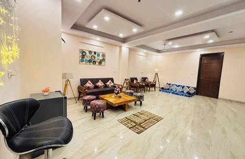 South West Apartment | Happy Homezz - Spacious 4BHK corporate apartment in fabulous Delhi