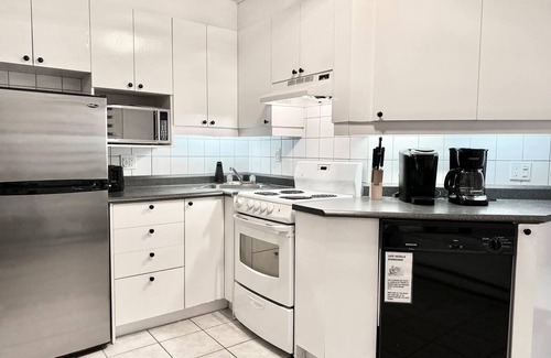 Beaupre Apartment | HAPPY HOUR - Condo Water Park