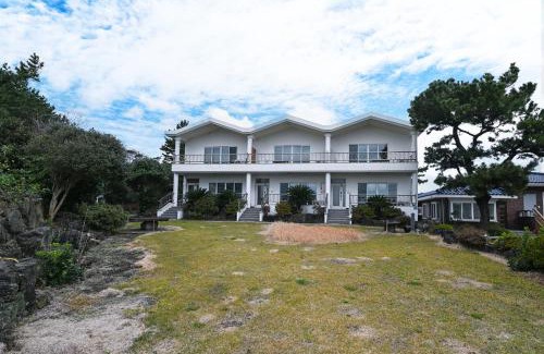 Jongdal-ri House | Happy Hue Pension