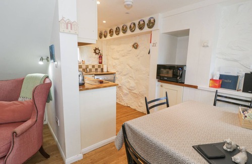 Llanfair Cottage | HAPPY LANDING, pet friendly, with a garden in Llanfair