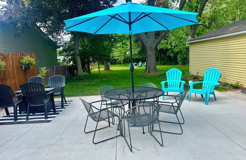 Auburn Hills House | Happy-Little-House: Clean, Cozy, Cute! King Bed & Family-Friendly. A+ Location.