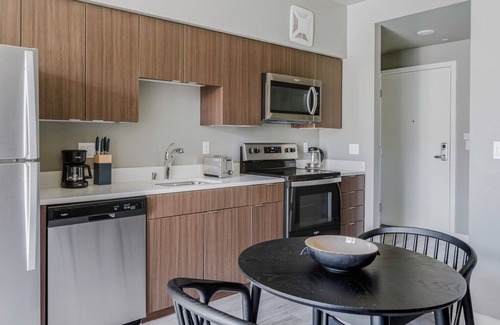 Oakland Apartment | Happy Oakland 1BR w/Courtyard & W/D, nr Bakeries & Bars, by Blueground