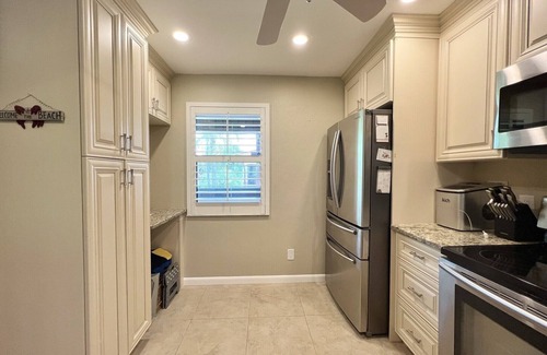 Biggar Condo | Happy Ours Hideaway -Ft Myers 2bd 2ba condo Non Smoking No Pets 10miles to beach