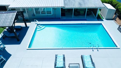 Woodlawn Villa | Happy OURS Pool Home Escape