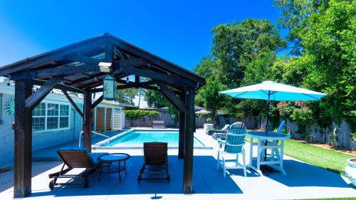 Woodlawn Villa | Happy OURS Pool Home Escape