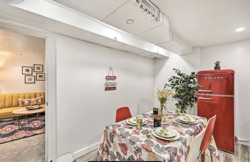 Loyal Heights Condo | Happy Place Condo in Ballard, 1 mi Golden Gardens - 2 bdrm, kitchen & living rm