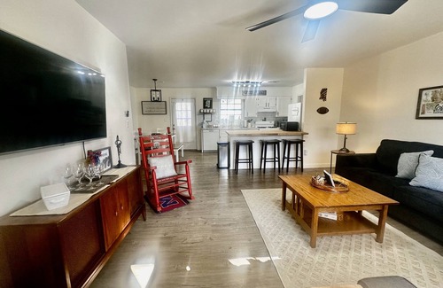 Oxford House | Happy Place in the Sip, Your Happy Place in the Sip!