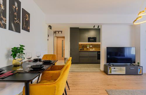 Tractorul Apartment | Happy Place with Mountain View