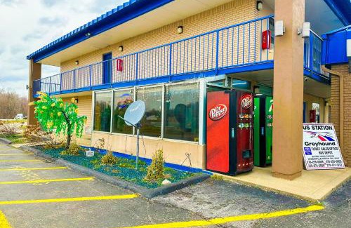 Madisonville Hotel | Happy Stay Inn Madisonville I-69 By OYO
