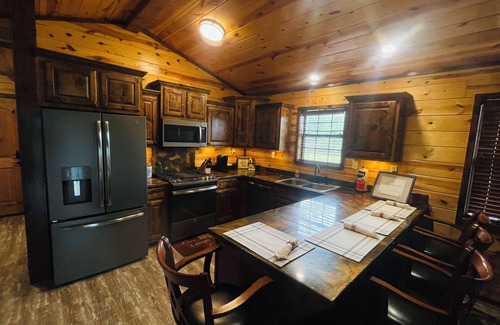 Octavia Cabin | HAPPY TAILS is a cozy pet friendly cabin with beautiful views, fenced yard,WIFI