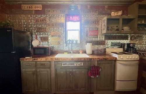 Voca Cabin | Happy Trails Cabin - Sleeps 5 Adults, 4 Children
