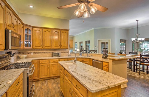 Emory House | Happy Trails Hideout w/New Bunk House & Hot Tub!