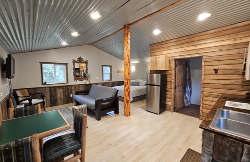 Libby Cabin | Happy Trails Treehouse