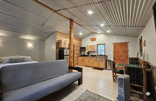 Libby Cabin | Happy Trails Treehouse