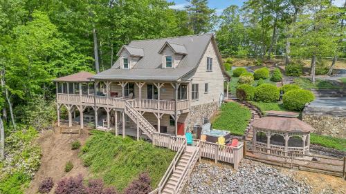 Ferguson House | Happy Trails