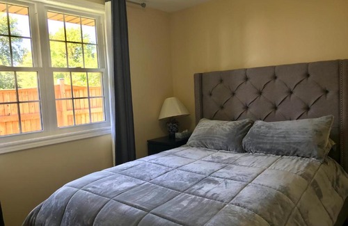 Kingsville House | Happy vacation home by Erie lake
