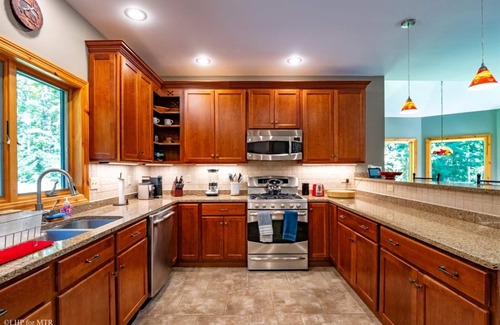 Davis House | Happy Valley Hideaway