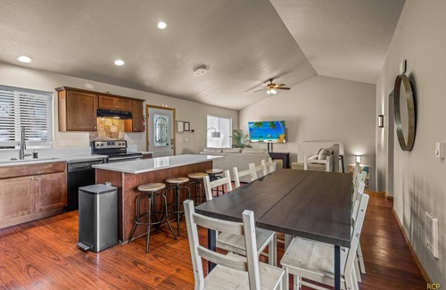 Lents House | Happy Valley Home + Hot Tub, Game Room, 8 beds!