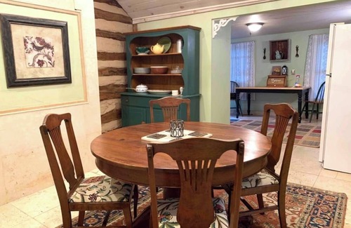 Spottswood Cabin | Happy Valley Log Cabin Farmhouse Shenandoah Valley