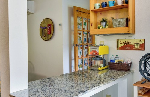 Sunnyside Apartment | Happy Valley Rental: Private Deck & Charcoal Grill
