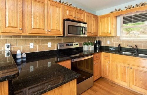 Lakeside Estates House | 'Happyhour', Norris Lake, Cov Dock w/slide, by Deerfield, Lg Fire Pit, sleeps 30