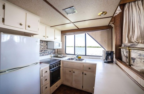 New Town Boat Rental | Happy’s Houseboat Key West
