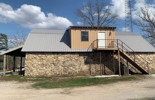 Hartshorn House | Happy’s Trout Loft - 0.5 Miles from Montauk