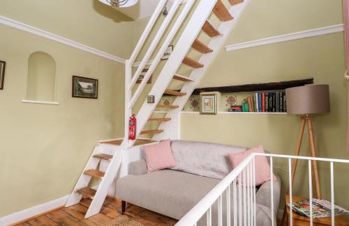 Waterlooville House | Hapton Folly
