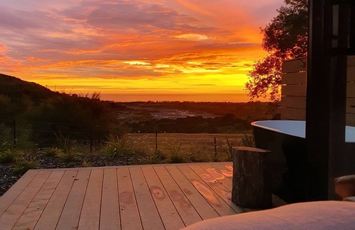 Hapuku Cabin | Hapuku river terrace A Eco Tiny House in the foothills of the kaikoura mountain.