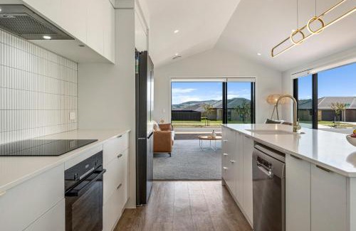 Wharewaka House | Harakeke Holiday Haven - Taupo