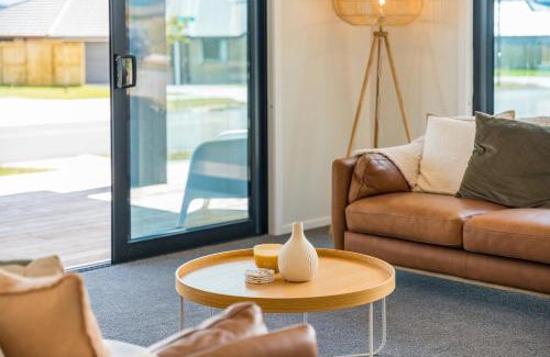 Wharewaka House | Harakeke Holiday Haven - Taupo