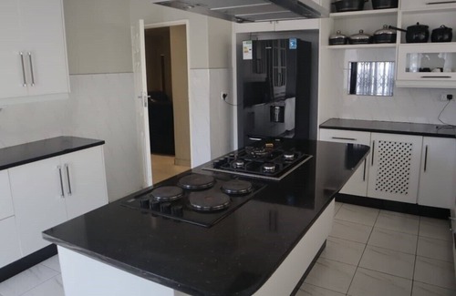 Mbare West House | Harare Houghton Park New Holiday home *Borehole, Solar, WFI*