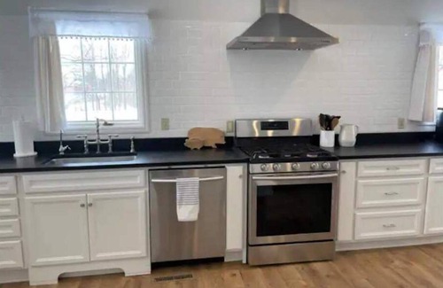 La Porte House | Harbor Country Farmhouse w/games, fire-pit, volleyball, badminton and more