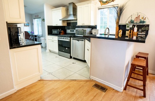 Bodega Bay House | Harbor Cutie, Family Friendly, Nearby All Attractions, Playhouse & Outdoor Fun