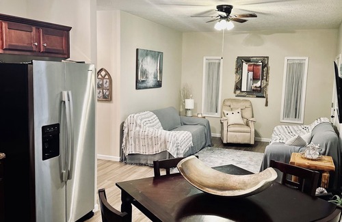 Jamestown Cottage | Harbor Hideway is a cozy, romantic gem minutes away from Jamestown Marina!
