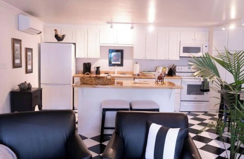 Pepin Apartment | Harbor Hill Inn Cottage - River Walk Suite