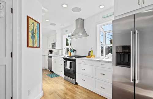 Eastside Santa Cruz House | Harbor home - with a hot tub!