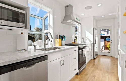 Eastside Santa Cruz House | Harbor home - with a hot tub!