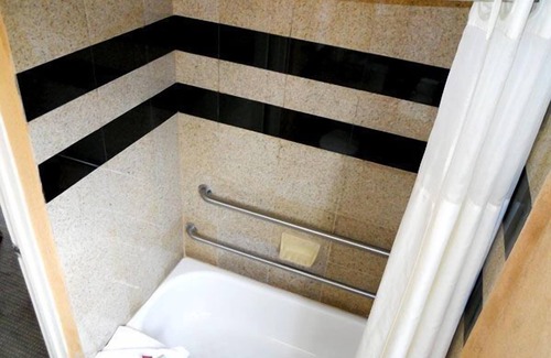 Oceanside Hotel | Harbor Inn & Suites