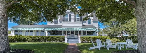 Pipes Cove Bed & Breakfast | Harbor Knoll Bed and Breakfast