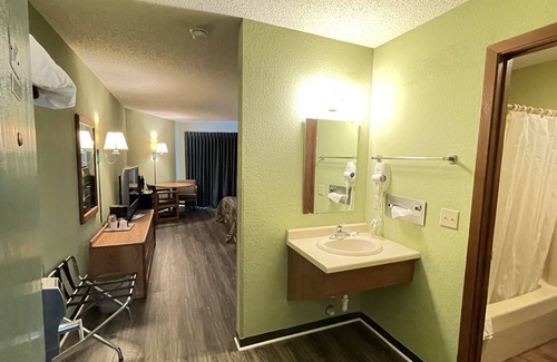 Kewaunee Hotel | Harbor Lights Lodge