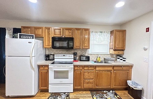 Stamford Apartment | Harbor Point Cozy 2 Bed/Parking