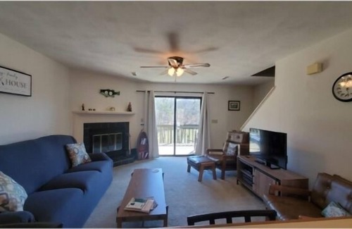 Goodview House | Harbor Ridge: Townhome with Wifi and open boat slip. Budget friendly.