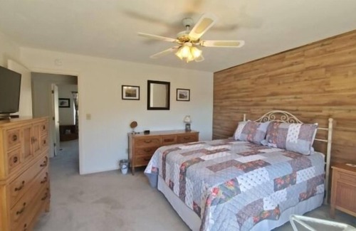 Goodview House | Harbor Ridge: Townhome with Wifi and open boat slip. Budget friendly.