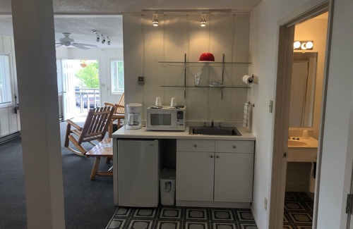 Bayfield Hotel | Harbor's Edge Motel