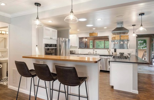 Harbor Springs House | Harbor Springs and Nub's Nob - Perfect Location for A Fun Filled Vacation!