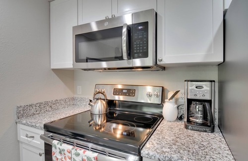 Harbor Springs Condo | Harbor Springs Condo ~ 6 Mi to Lake Michigan!