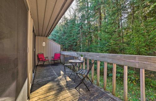 Harbor Springs Apartment | Harbor Springs Condo with Fireplace Near Skiing!