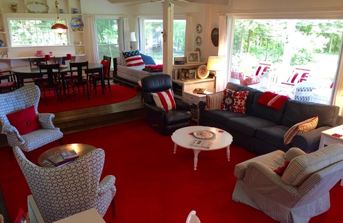 Idylwilde Cottage | Harbor Springs Lakefront Cottage with Beach