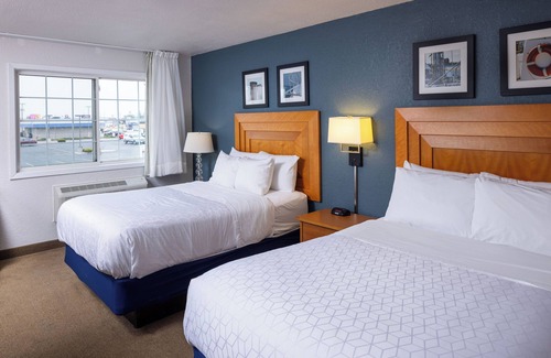 Manitowoc Hotel | Harbor Town Inn